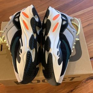 👋 Used in Great condition Yeezy boost 700